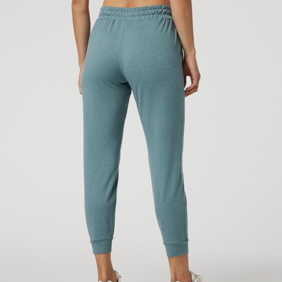 Vuori Performance Jogger in Iron Heather Size Large - Picture 4 of 8